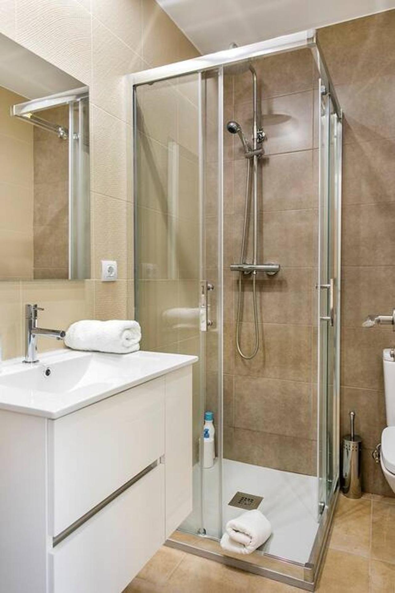 Cozy&New With Terrace Apartment Оспиталет де Лобрегат Екстериор снимка