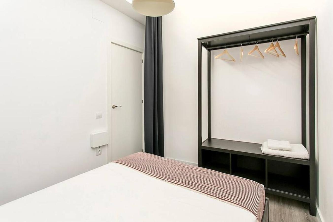 Cozy&New With Terrace Apartment Оспиталет де Лобрегат Екстериор снимка
