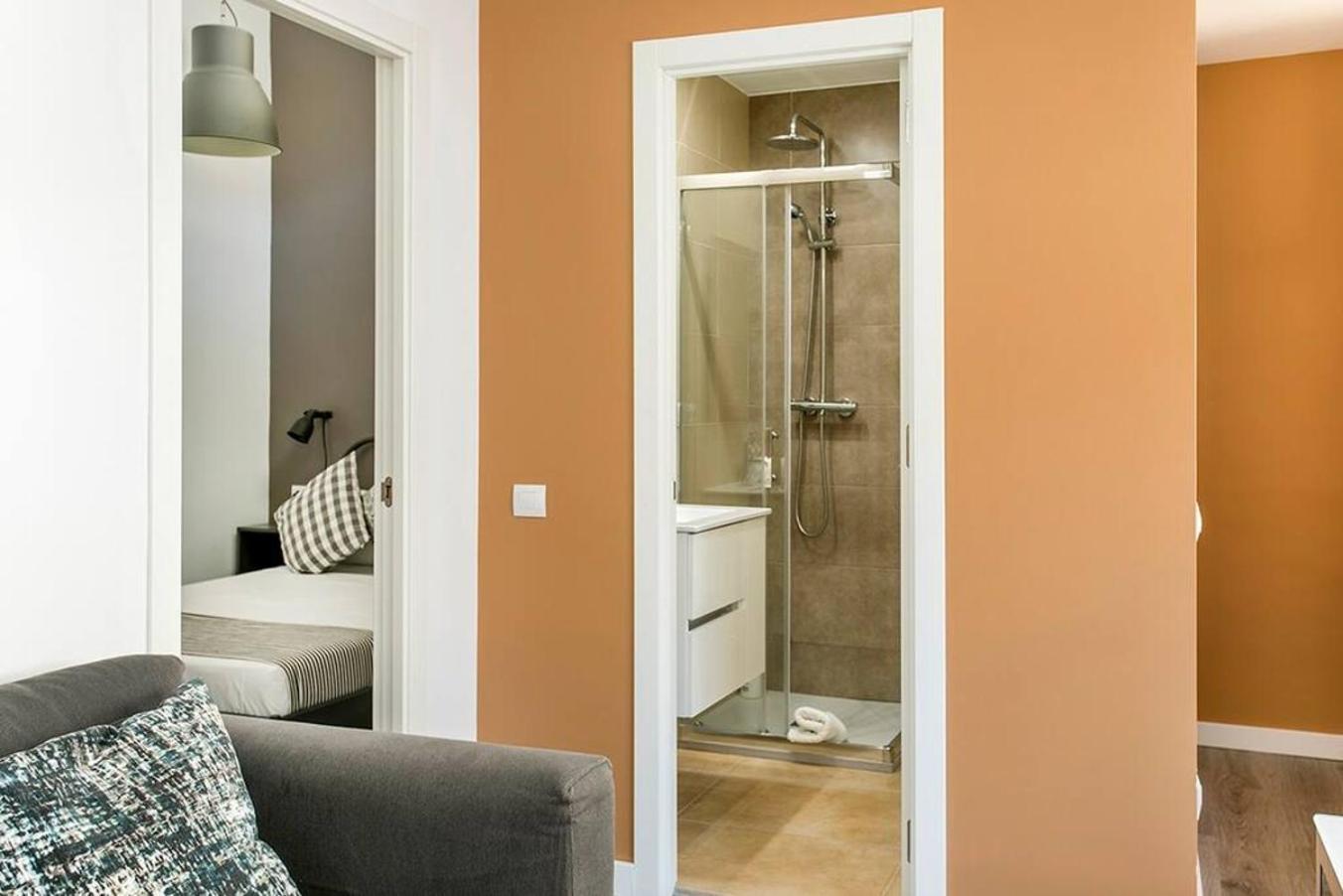 Cozy&New With Terrace Apartment Оспиталет де Лобрегат Екстериор снимка