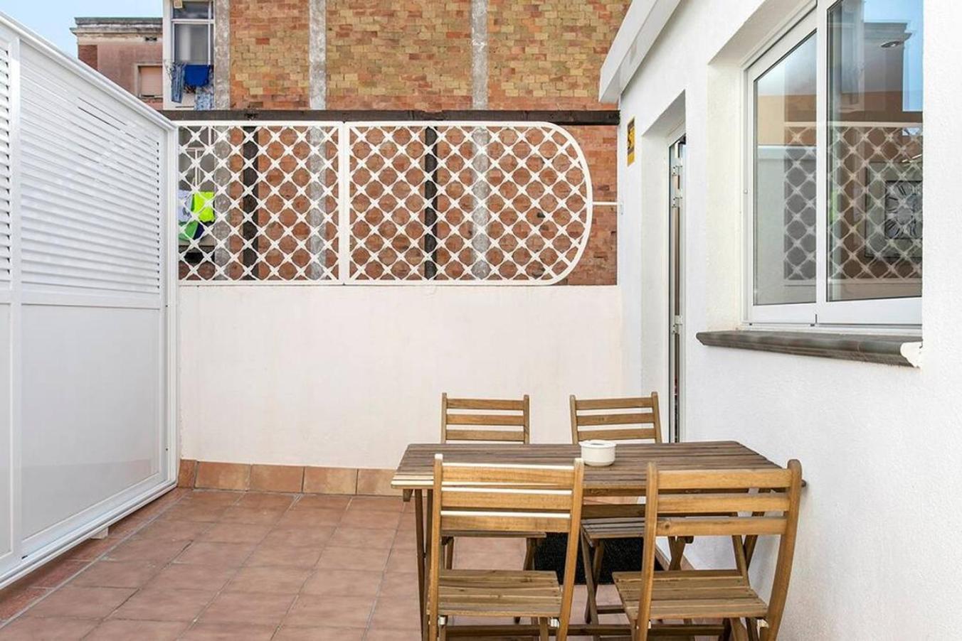 Cozy&New With Terrace Apartment Оспиталет де Лобрегат Екстериор снимка