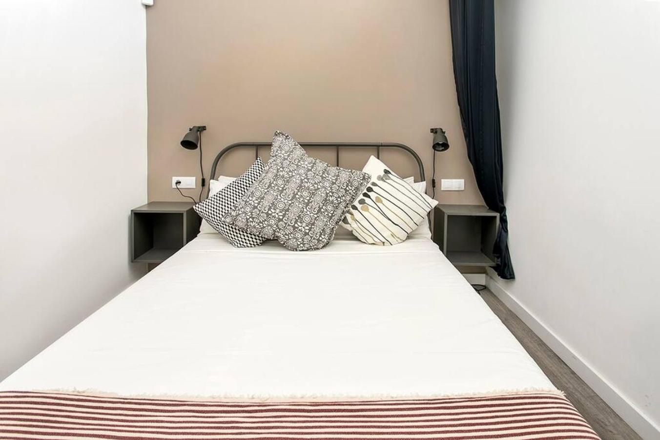 Cozy&New With Terrace Apartment Оспиталет де Лобрегат Екстериор снимка