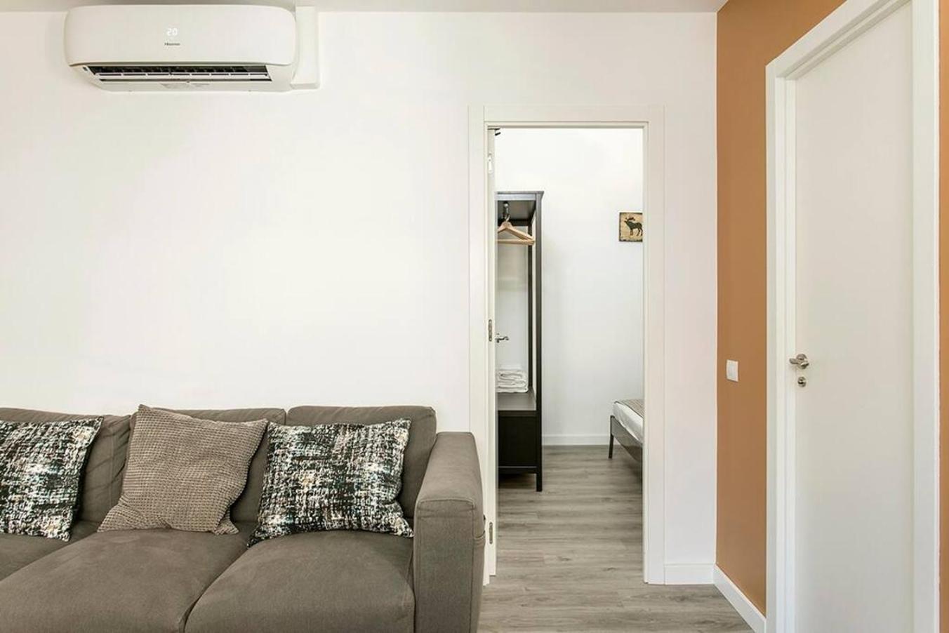 Cozy&New With Terrace Apartment Оспиталет де Лобрегат Екстериор снимка