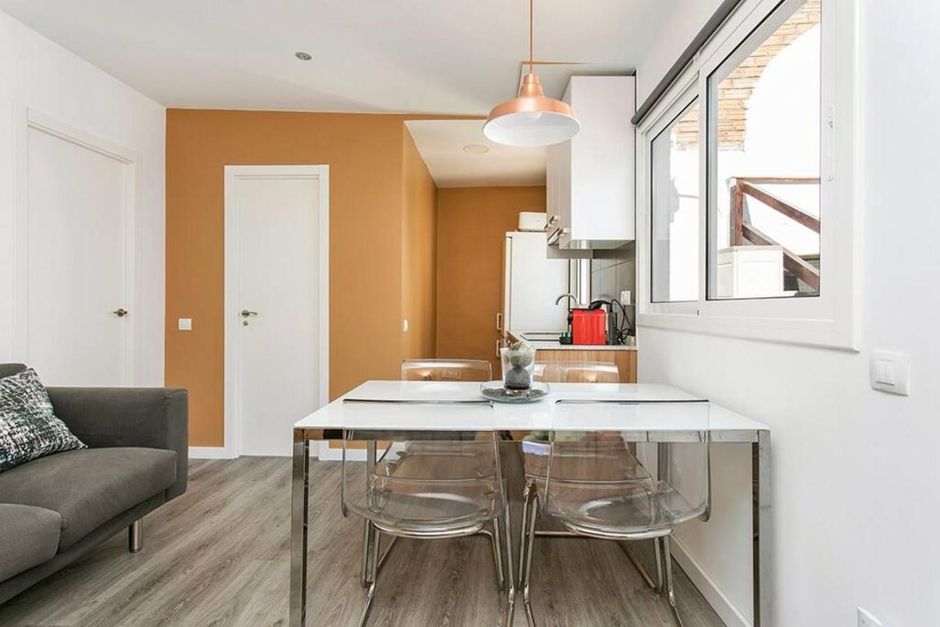 Cozy&New With Terrace Apartment Оспиталет де Лобрегат Екстериор снимка
