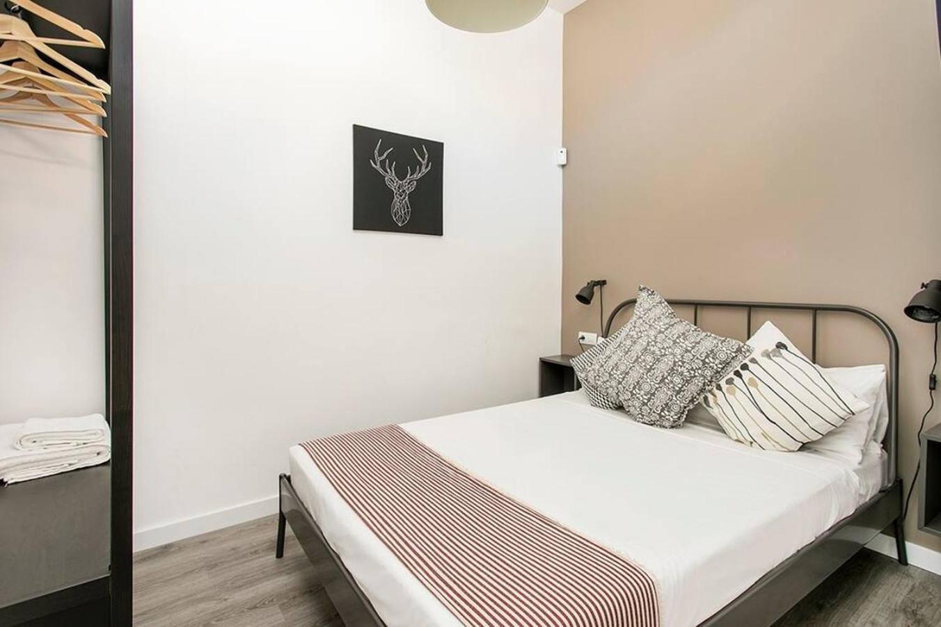 Cozy&New With Terrace Apartment Оспиталет де Лобрегат Екстериор снимка