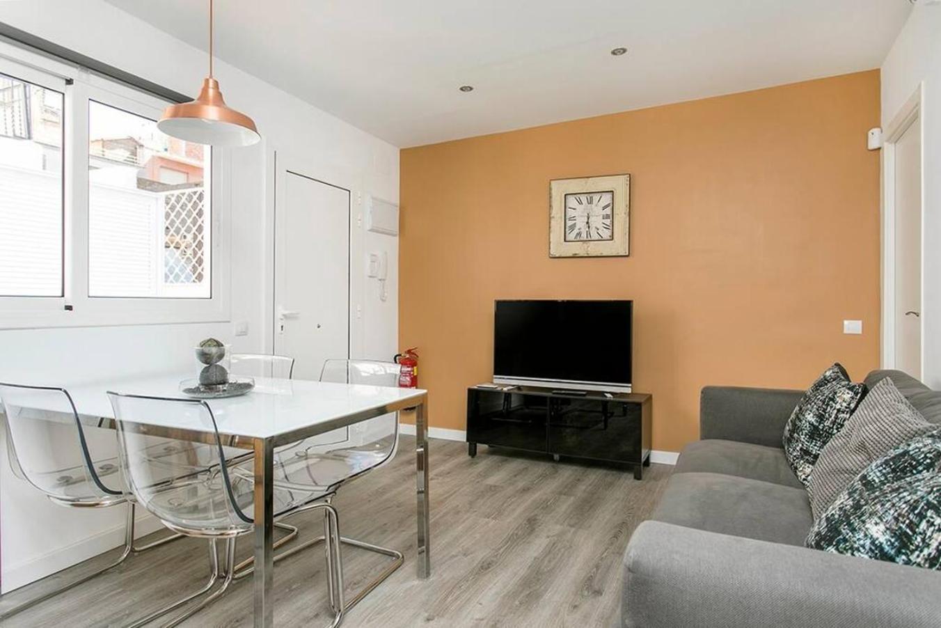 Cozy&New With Terrace Apartment Оспиталет де Лобрегат Екстериор снимка