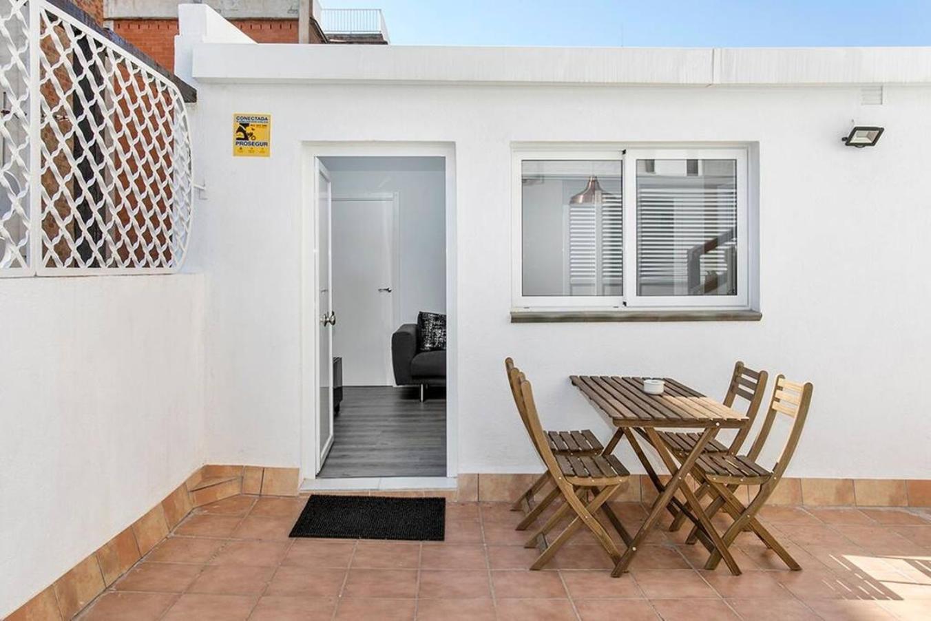 Cozy&New With Terrace Apartment Оспиталет де Лобрегат Екстериор снимка